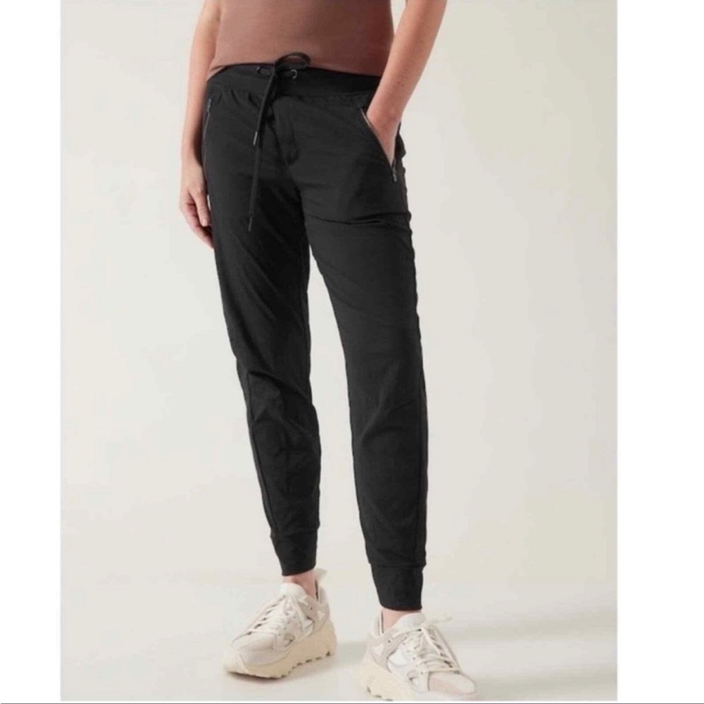 ❤️SOLD❤️Athleta Trekkie North Joggers